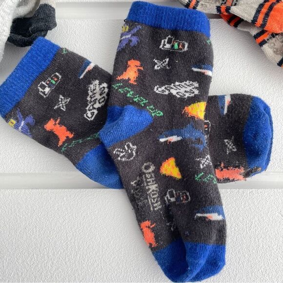OshKosh B’Gosh Lot of 4 Pairs of Toddlers Socks - Picture 3 of 5